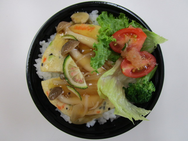 五目豆腐ハンバーグ丼