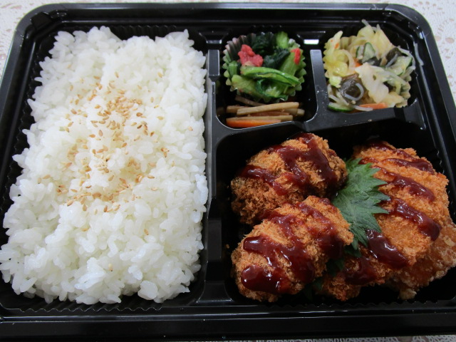 日替わり弁当（カキフライ・チーズｉｎハムカツ・鶏唐揚げ）