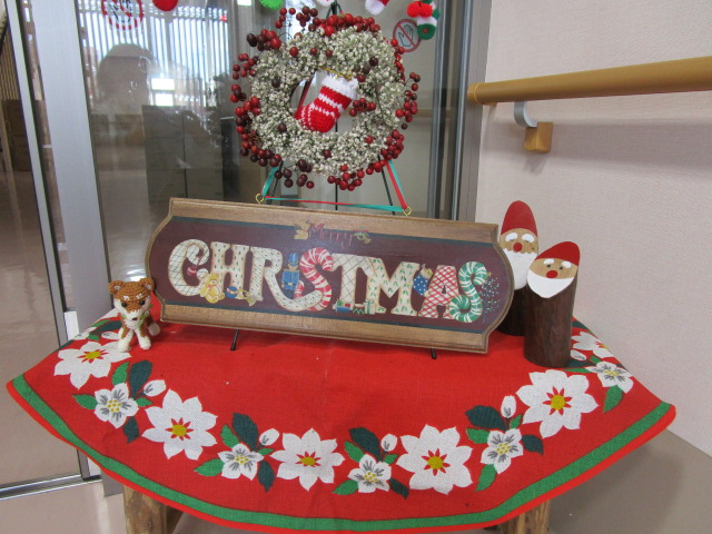 クリスマスリースとプレートなど