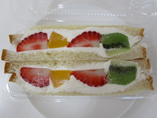 フルーツサンド（大谷夏いちご・黄桃・キウイ）