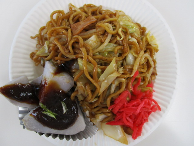 焼きそばと里いも
