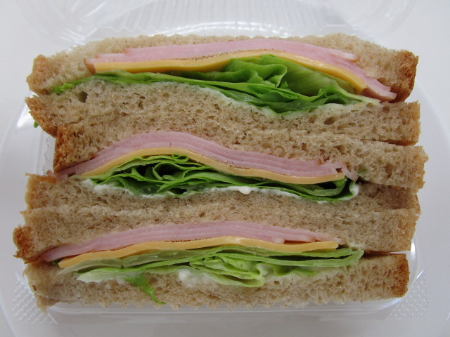 ブランのハムチェダー（野菜入り）