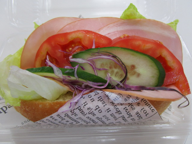 ハムと野菜コッペ