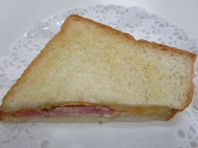 （辛）ハラペーニョとベーコンチェダーチーズのパニーニ
