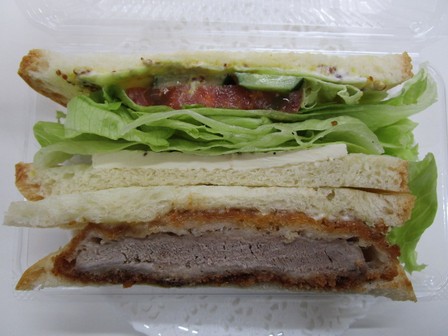 ヒレカツと野菜サンド