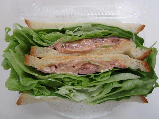 カリカリベーコンのBLTサンド